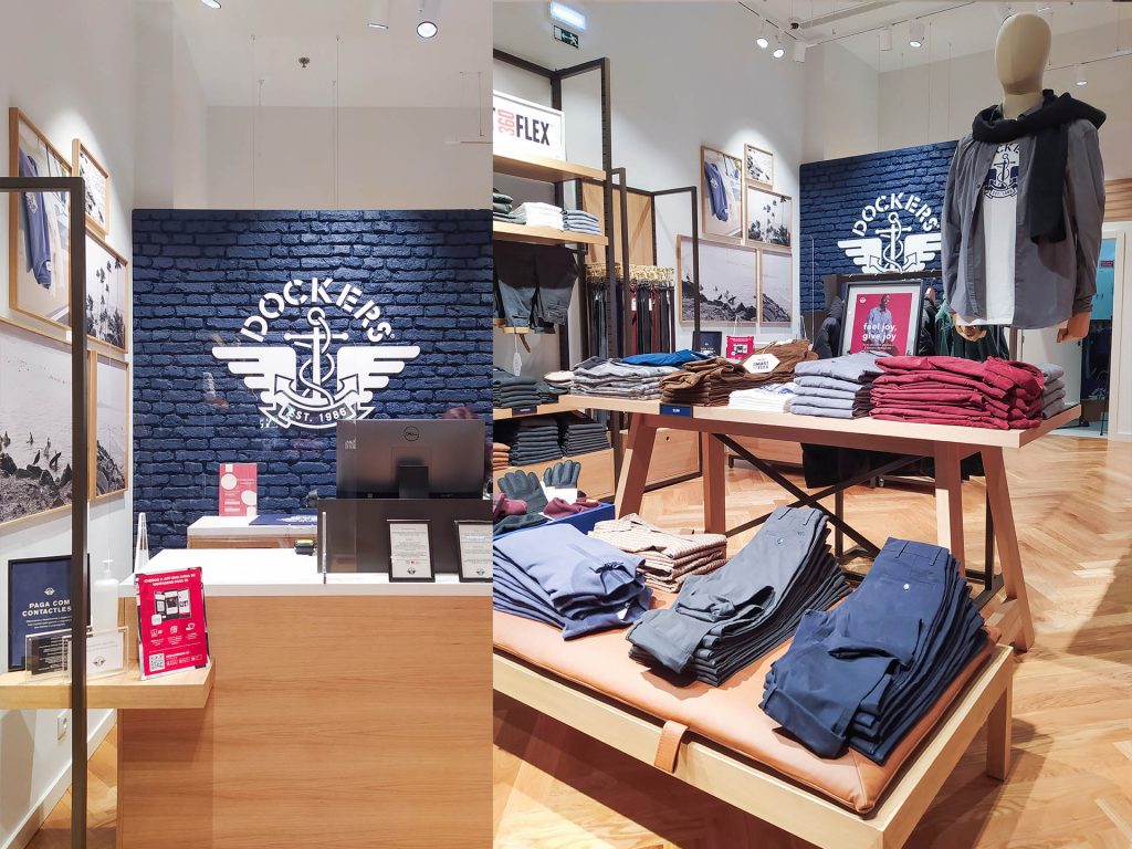 interior loja com logo dockers