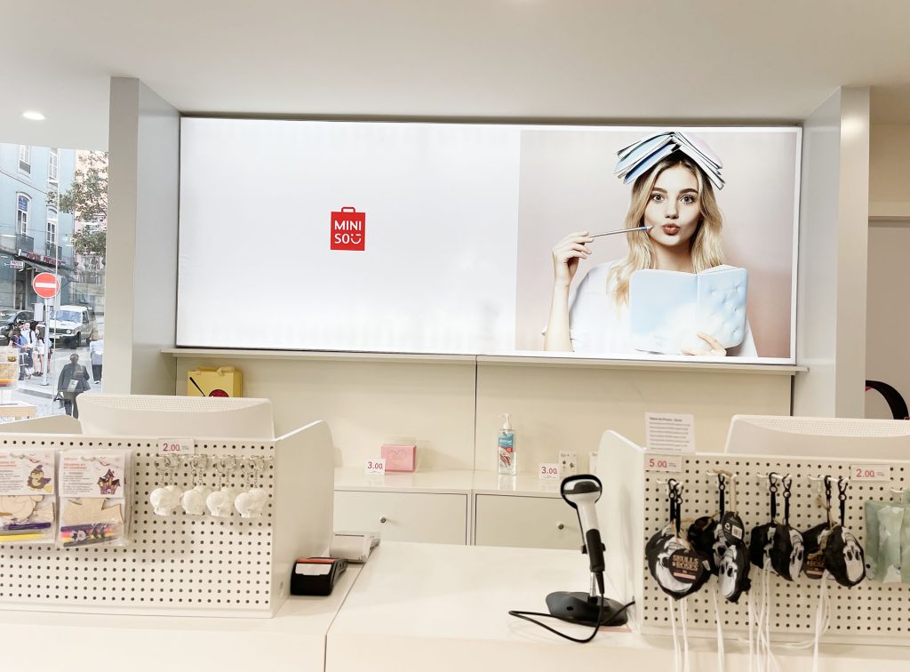construção loja miniso porto