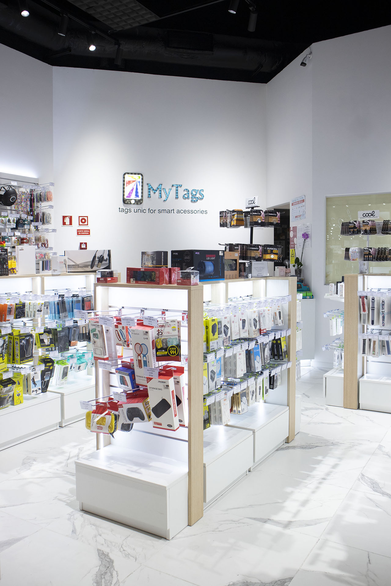projeto para remodelação de loja de acessórios eletrônicos no Leiria Shopping