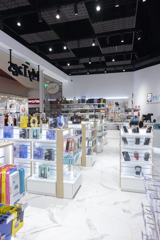 projeto para remodelação de loja de acessórios eletrônicos no Leiria Shopping